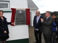 jane-unveiling-plaque